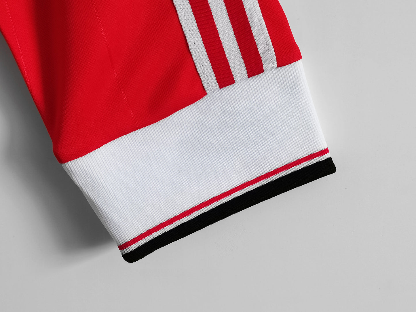 1983 Manchester United Long Sleeve Home Retro Kit